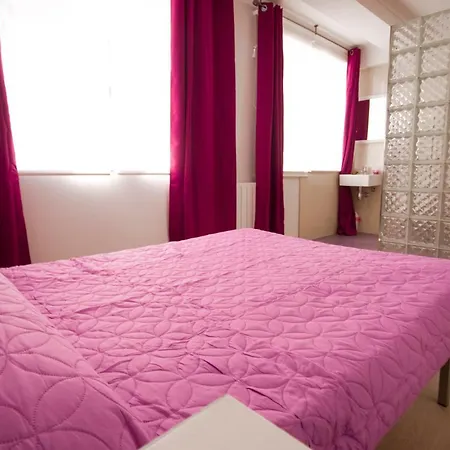 Hostel Shiku